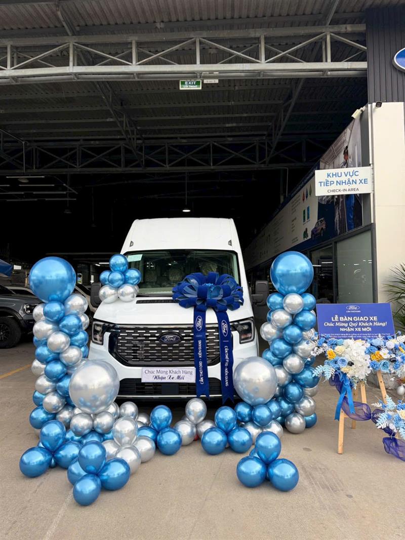 Bàn giao Ford Transit về nhà xe lớn nhất tại Rạch Kiên